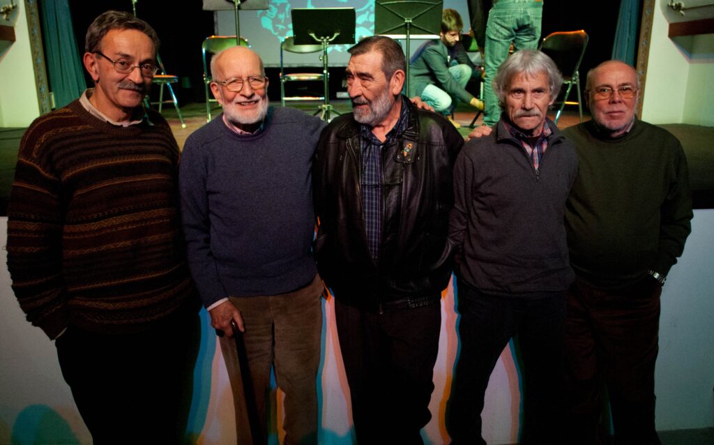 Bonner, el segon per l'esquerra, juntament amb part dels fundadors del GOB a l'acte de 40è aniversari de l'entitat, 2013