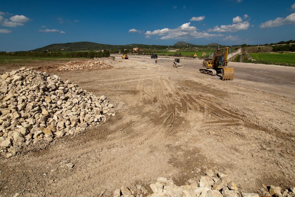 Imatge de l'anterior i ja polèmica intervenció al Camí de Conies de Manacor. 2009 (foto GOB)