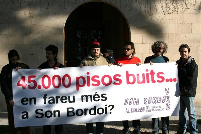 Imatge de la protesta de 2010 davant el Consolat de la Mar.